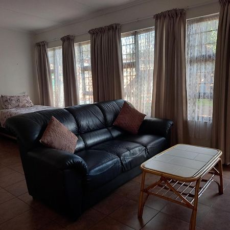 White Rose Guest House Vanderbijlpark Habitación foto