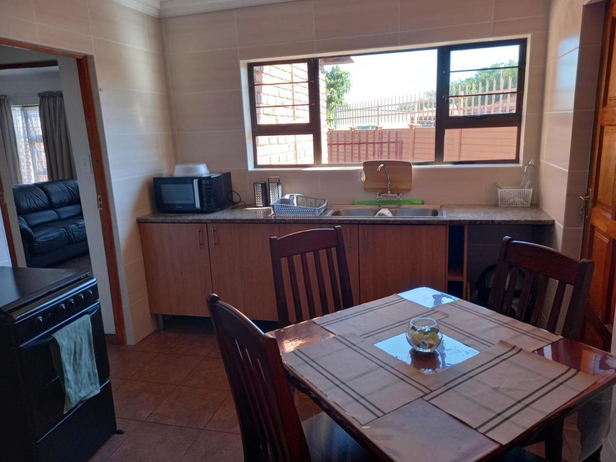 White Rose Guest House Vanderbijlpark Habitación foto