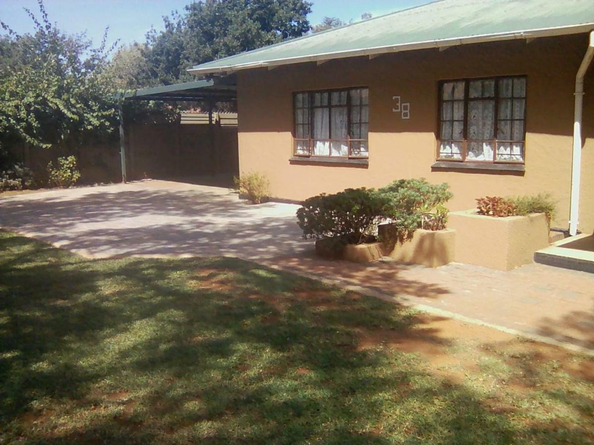 White Rose Guest House Vanderbijlpark Exterior foto
